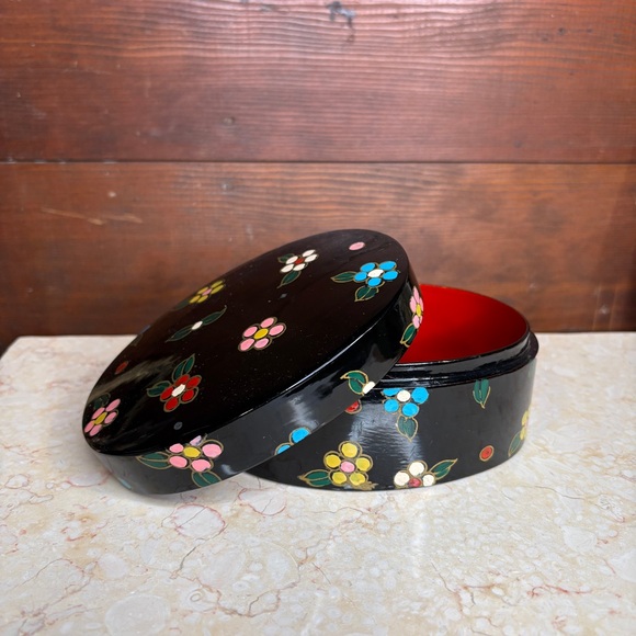 Vintage Other - Vintage Lacquered Oval Lidded Box With Painted Flowers & Red Interior